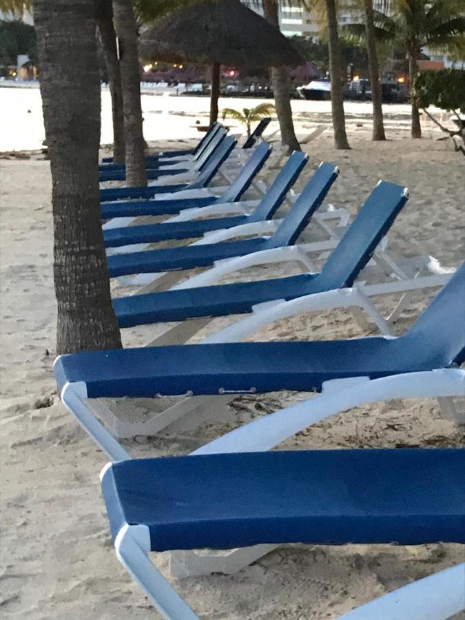 Front Beach Private Room With Shared Bathroom Κανκούν Εξωτερικό φωτογραφία